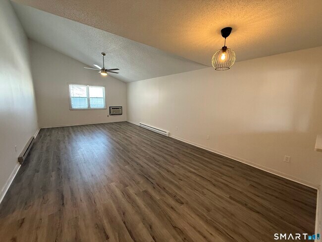 Building Photo - 699 S Main St