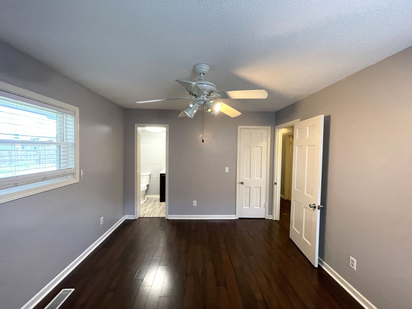 Building Photo - 6317 N Warren Ave