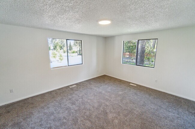Building Photo - Beautiful Single Family Home Located In In...