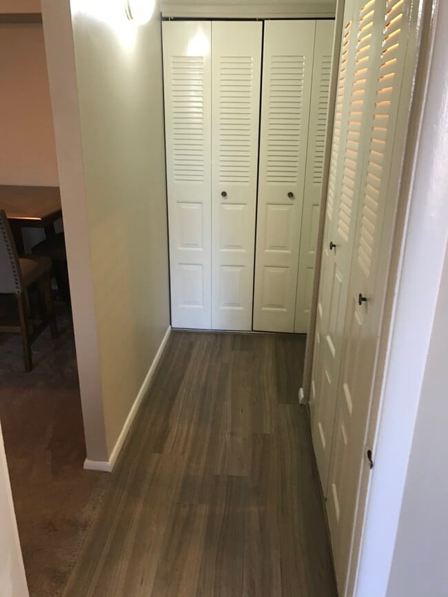 Building Photo - 5200 Hilltop Dr