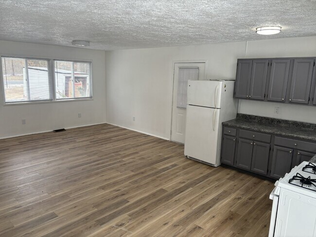 Building Photo - 3 bedroom in Greenville