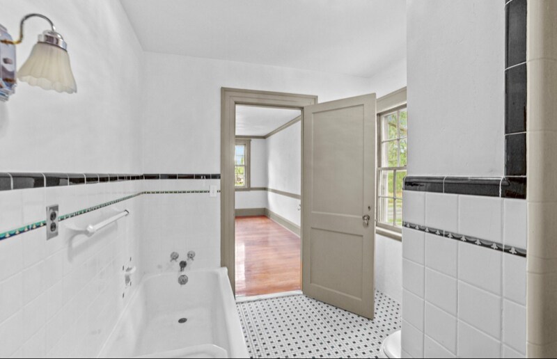 Building Photo - 620 Falls Rd