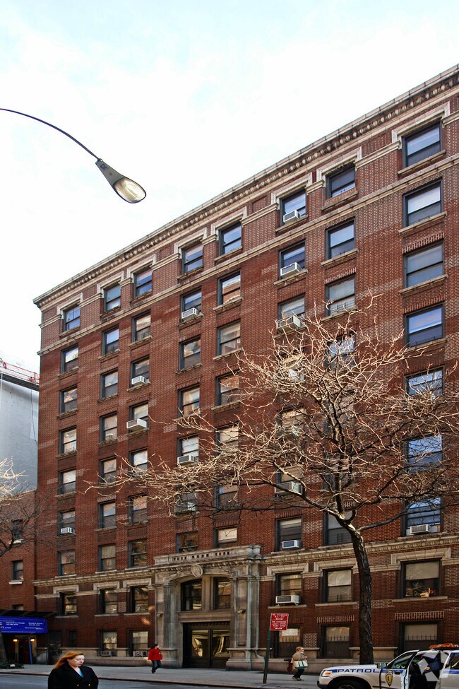 Building Photo - 225 W 71st St