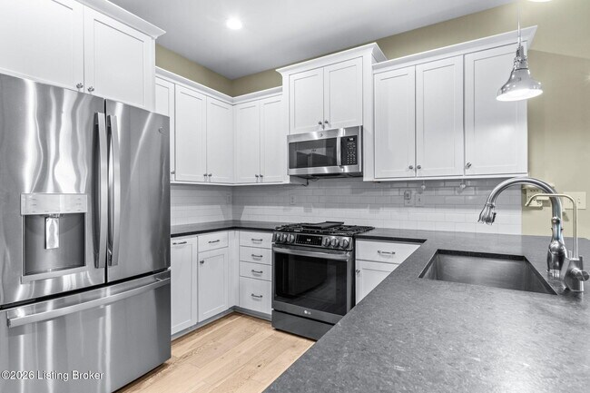 Building Photo - 825 Artisan Pkwy