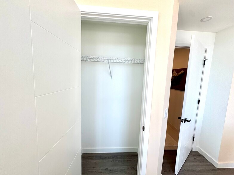 Building Photo - 1940 NW 2nd Ct