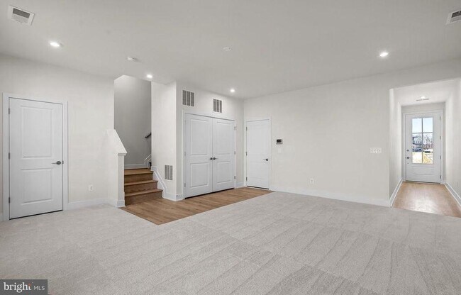 Building Photo - 127 Heyford Dr