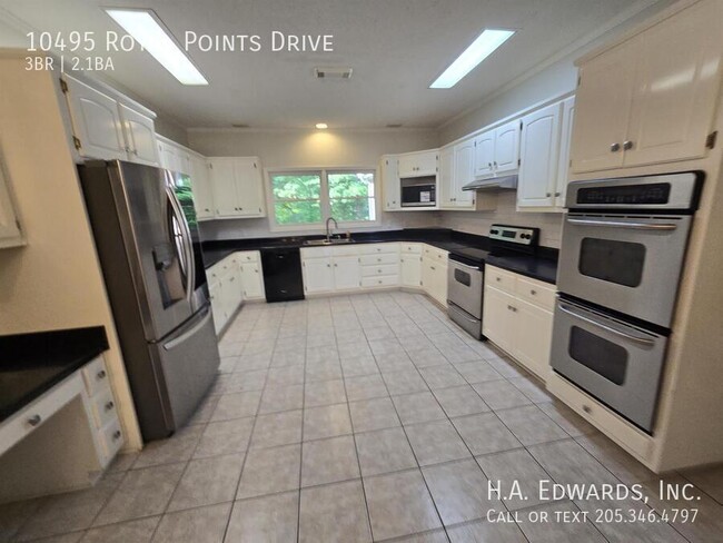 Building Photo - 10495 Royal Points Dr