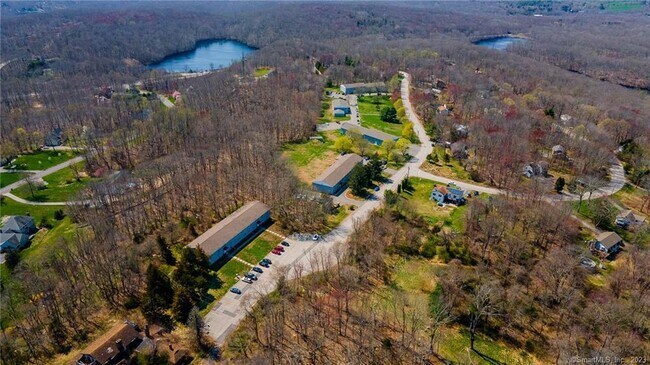 Building Photo - 83 Horse Pond Rd