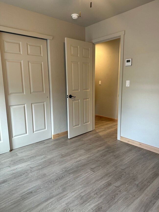 Building Photo - Beautiful 3BR/2BA Two-Story Home with Gara...