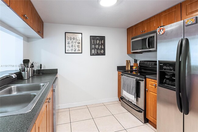 Building Photo - 280 SW 20th Rd