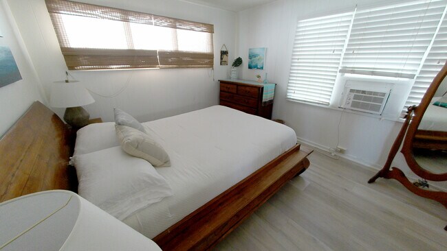 2nd bedroom with queen bed and teak sleigh bed - 426 Ilimano St