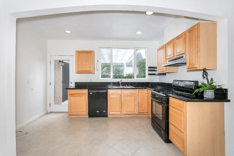 Building Photo - 326 N Naomi St