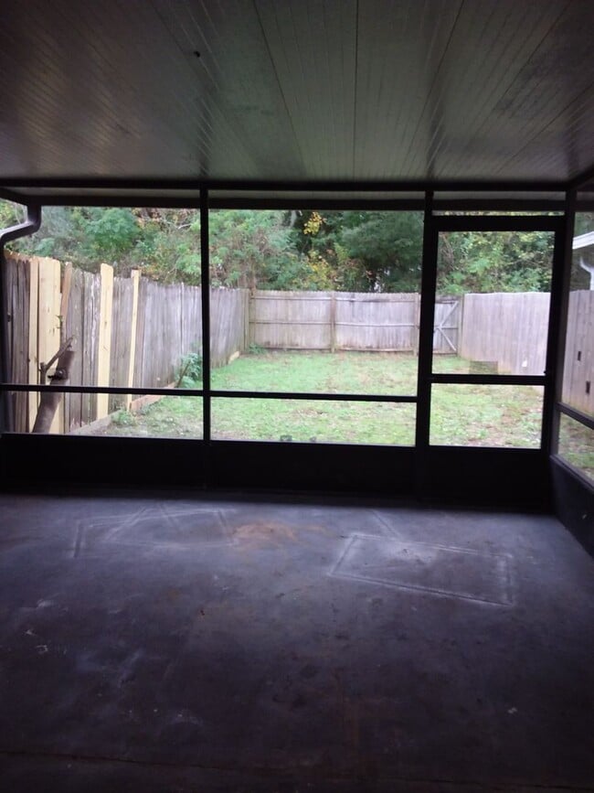 Building Photo - Large 2/2.5 towhome near NAS Jax