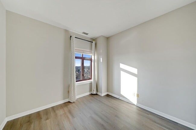 Building Photo - 2400 Clarendon Blvd