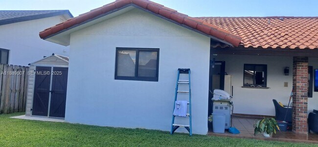 Building Photo - 1417 SW 139th Ave