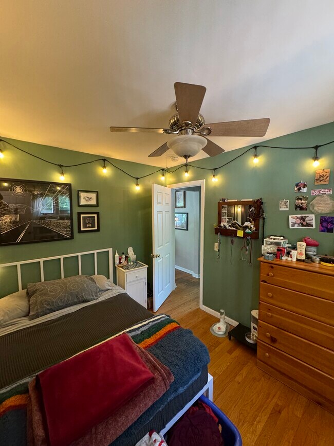 Bedroom 3 - 62 Pine St