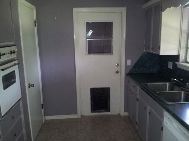 Building Photo - Harwood Floors - Mid-Del Schools - Big Yard