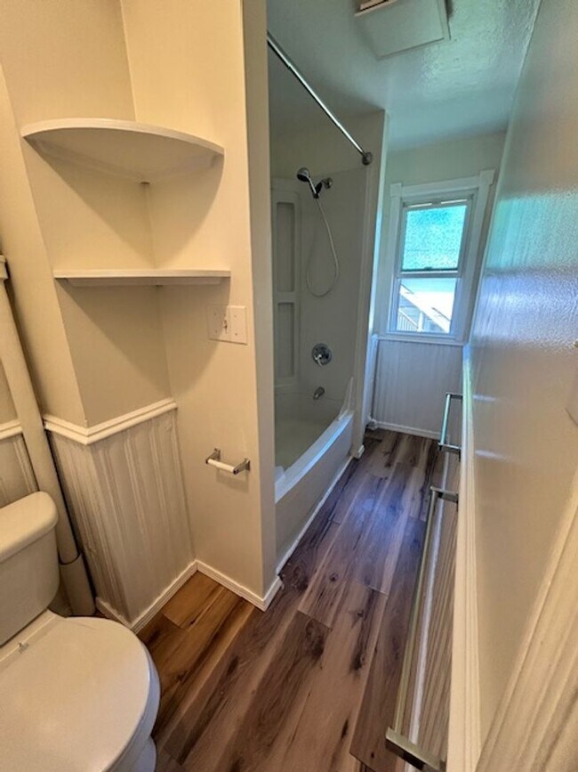 Building Photo - Spacious 2-Bedroom Apartment with Bonus Room – $850/month