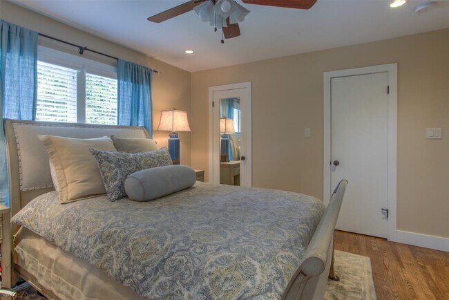 Building Photo - 2105 Rockridge Terrace