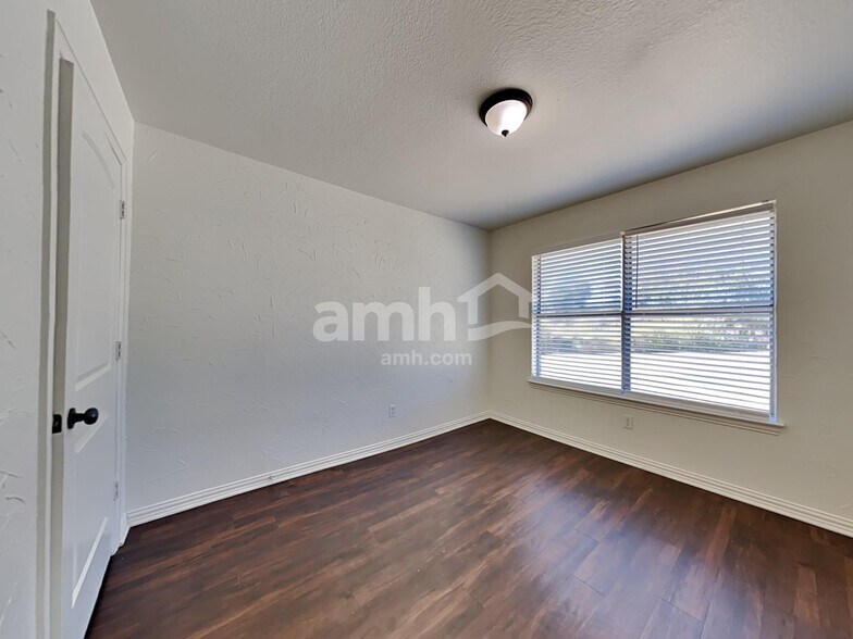 Building Photo - 101 Westend Ln