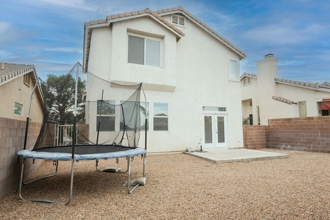 Building Photo - Honey, I’m Home! This Lovely 3 Bedroom, Two-Story Home Is Located In Summerlin.