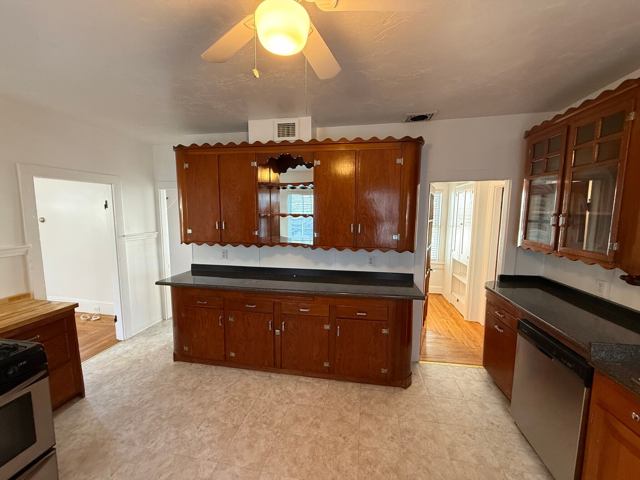 Building Photo - 9 Chilton St