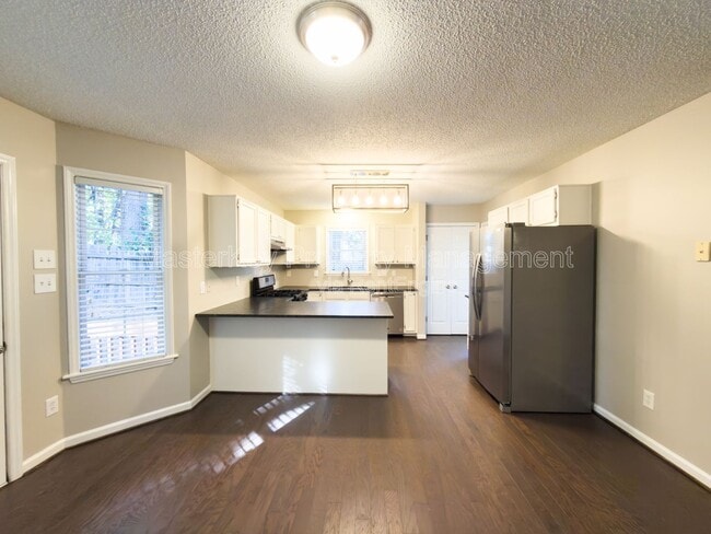 Building Photo - 251 Tillamook Dr