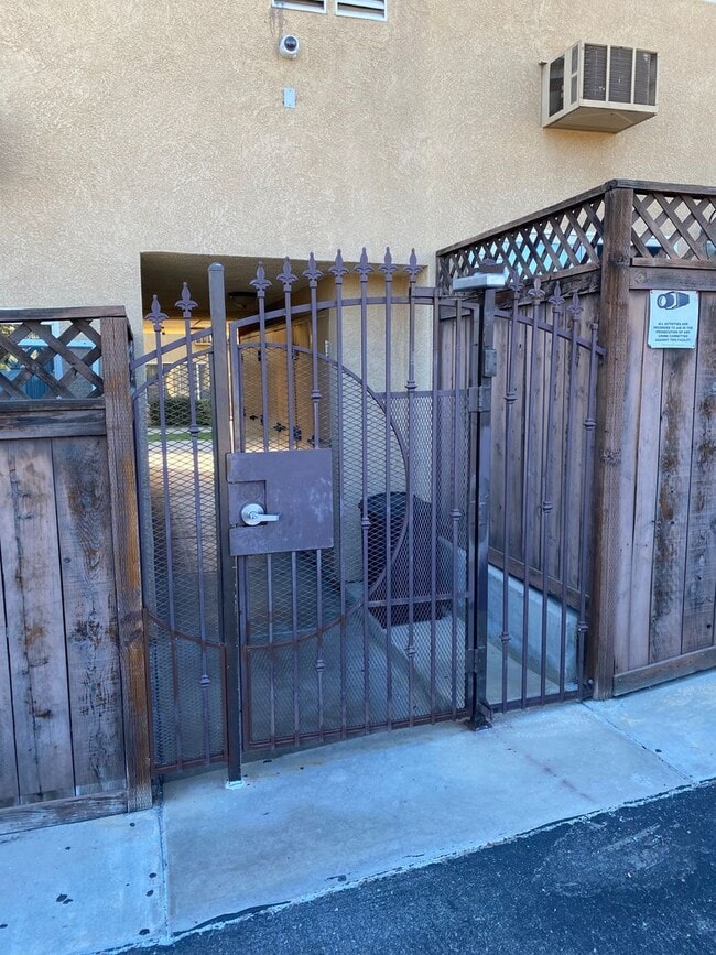 Building Photo - Greenfield Area