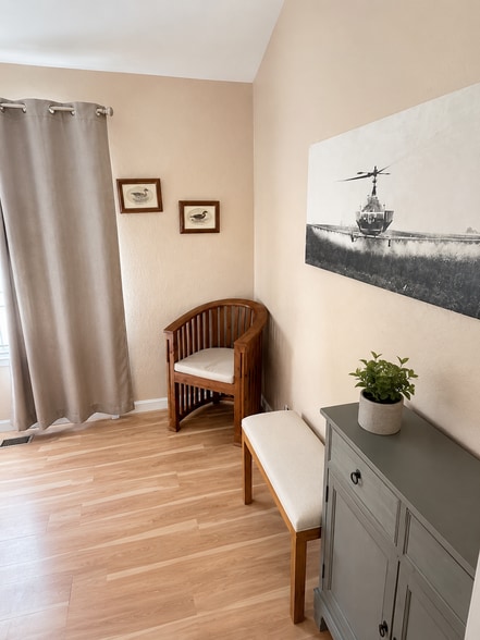 Breakfast nook adjacent to the kitchen. - 820 Occidental Way
