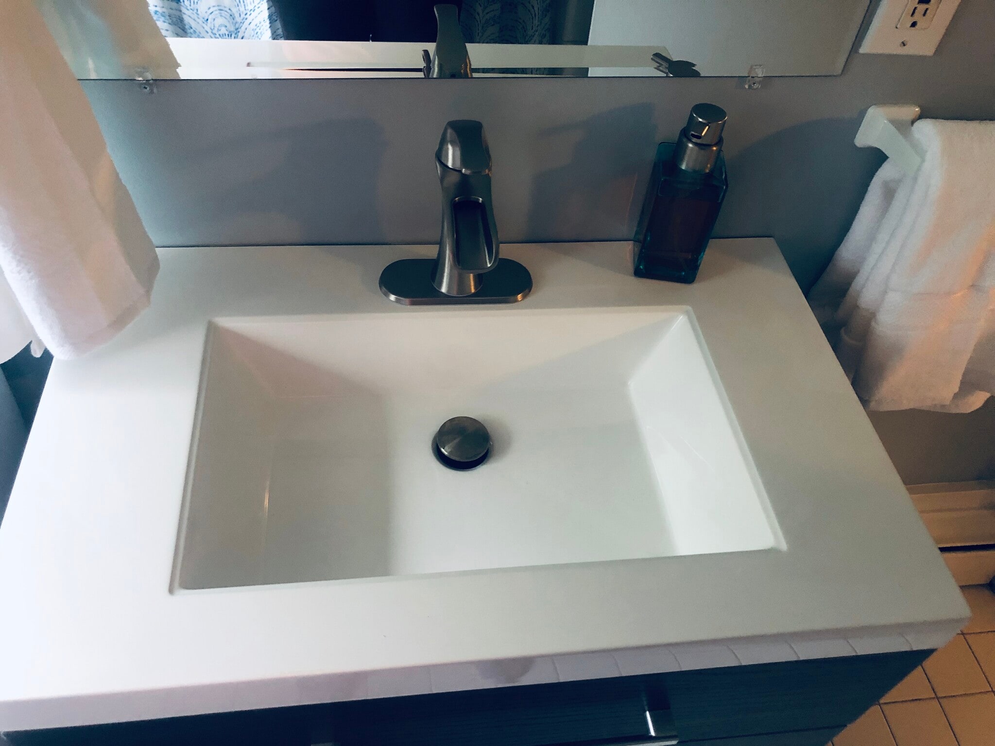 bath floating vanity - 75571 Van Dyke