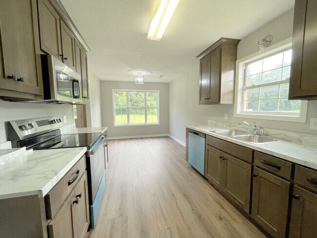 Building Photo - 100 Brook Glen Dr