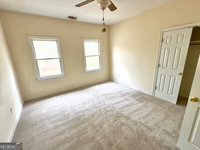 Building Photo - 219 Deerhill Dr