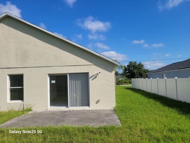 Building Photo - FOR RENT!! CHARMING AND COZY 3 BEDROOM 2 B...