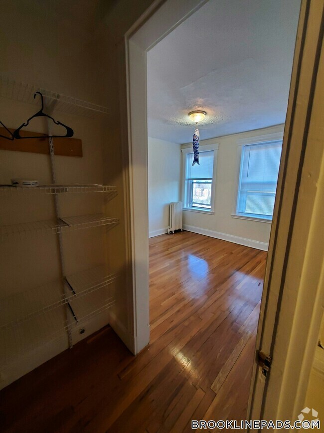 Building Photo - 360 Riverway