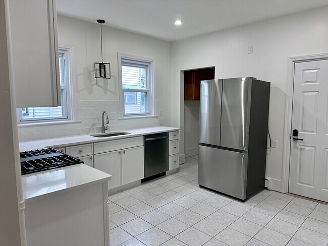 Building Photo - 23 Tower St