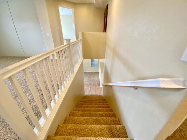 Building Photo - Extremely spacious four bedroom With Oxnard home