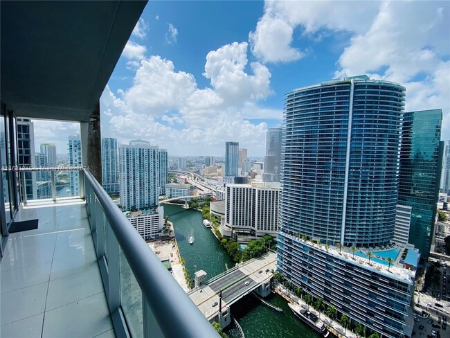 Building Photo - 475 Brickell Ave