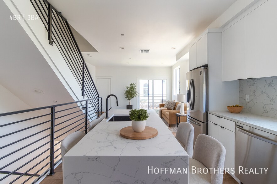 Building Photo - 4507 1/4 W 18th St