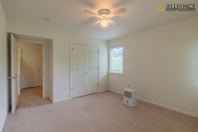 Building Photo - Balcony & Walkout Basement!