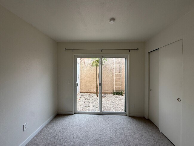 Building Photo - 1422 Eagle Ct