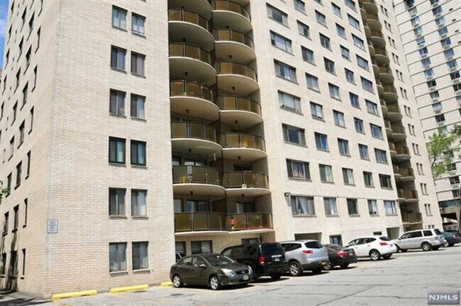 Building Photo - 150 Overlook Ave