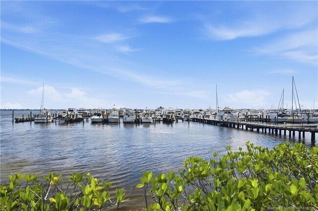 Building Photo - 975 NW Flagler Ave