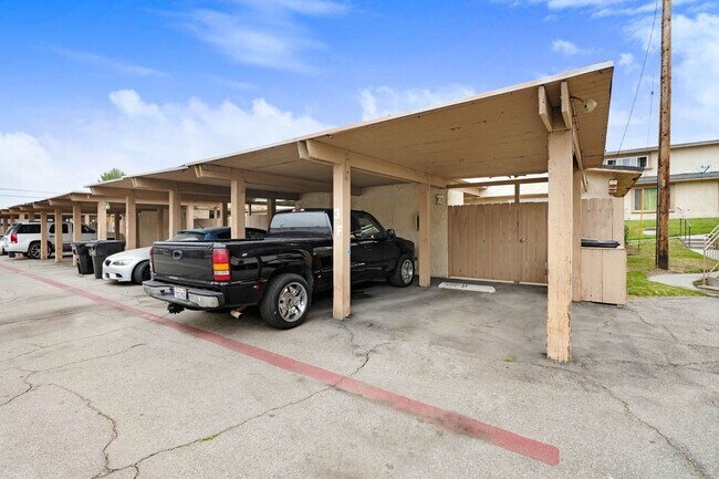 Building Photo - 3700 Mountain Ave N