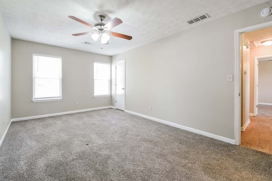 Building Photo - 645 Barrington Way