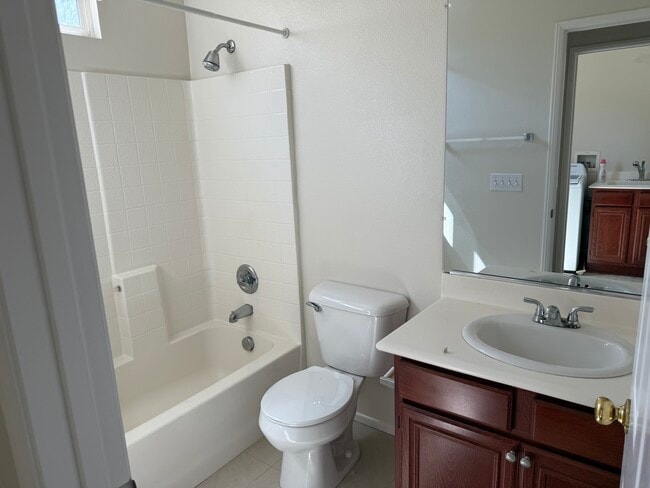 Building Photo - 915 Mira Lago Way
