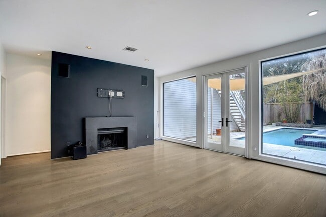 Building Photo - 1417 Harold St