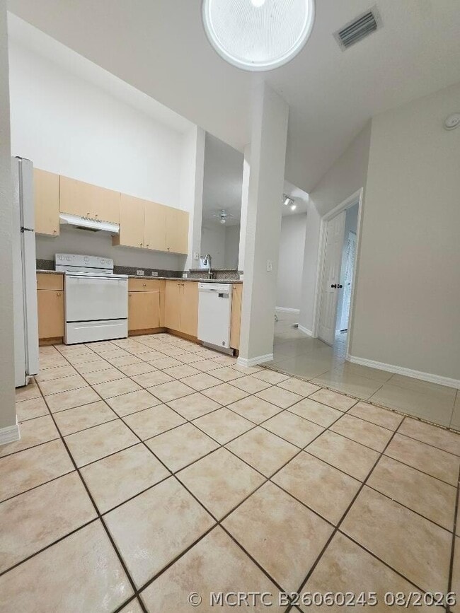 Building Photo - 260 Crestwood Cir