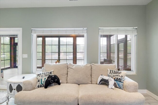 Building Photo - 24 Mimosa Rd