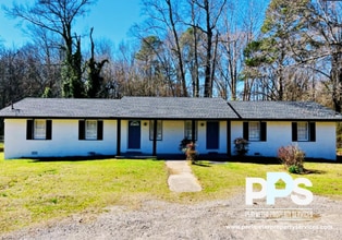 Building Photo - 6127-6129 E Fayetteville Dr