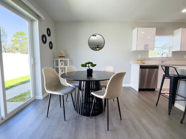 Building Photo - 6819 San Bruno Dr